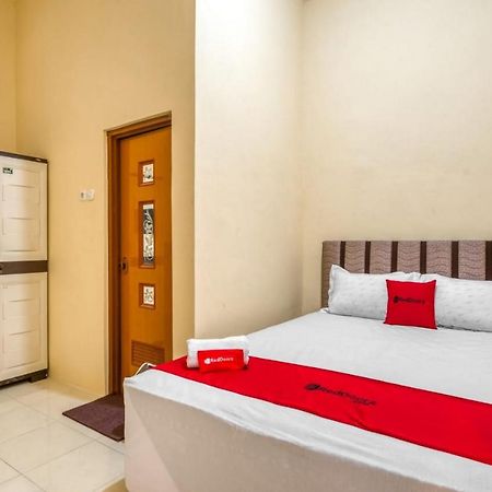 Reddoorz Syariah Near Kebon Rojo Park Blitar Hotel Exterior photo