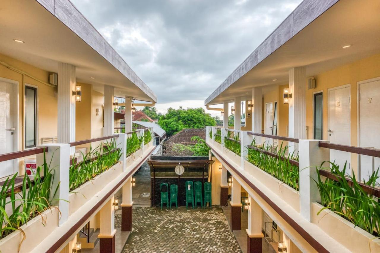 Reddoorz Syariah Near Kebon Rojo Park Blitar Hotel Exterior photo